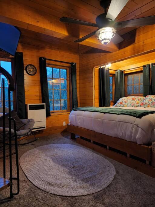 The Eagle'S Nest Treehouse Cabin Palmer Esterno foto